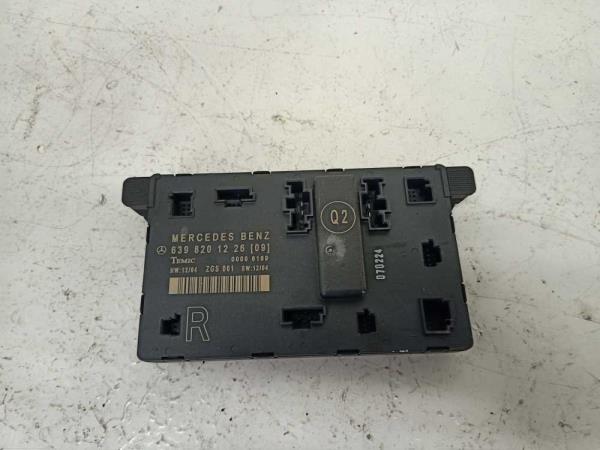 BOITIER PORTE MERCEDES VITO W639 6398201226 - Vue 1